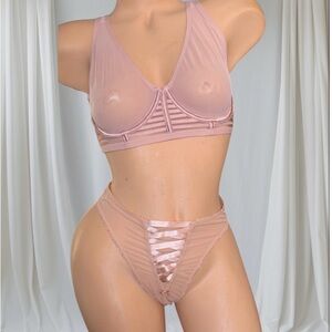 Victoria’s Secret 2 PC bra lingerie set 34DD/M New with tags.